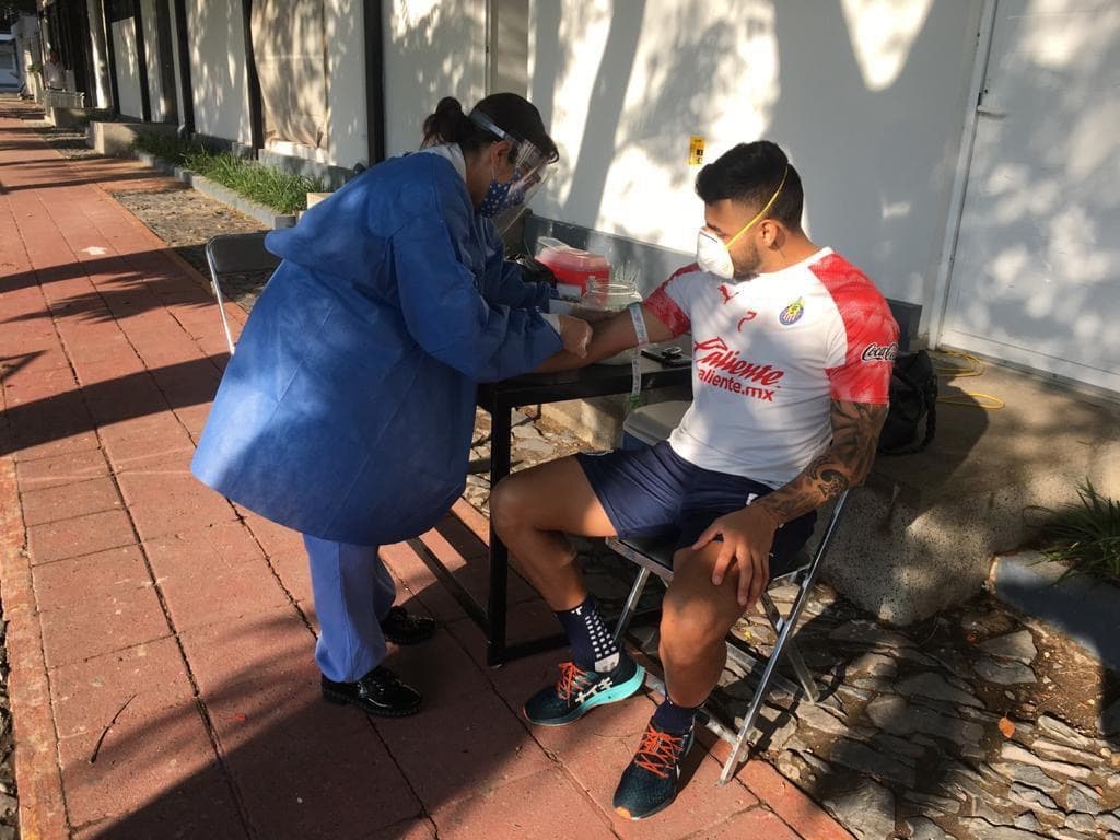 Conscientes del riesgo, los jugadores portaron cubrebocas en todo momento.