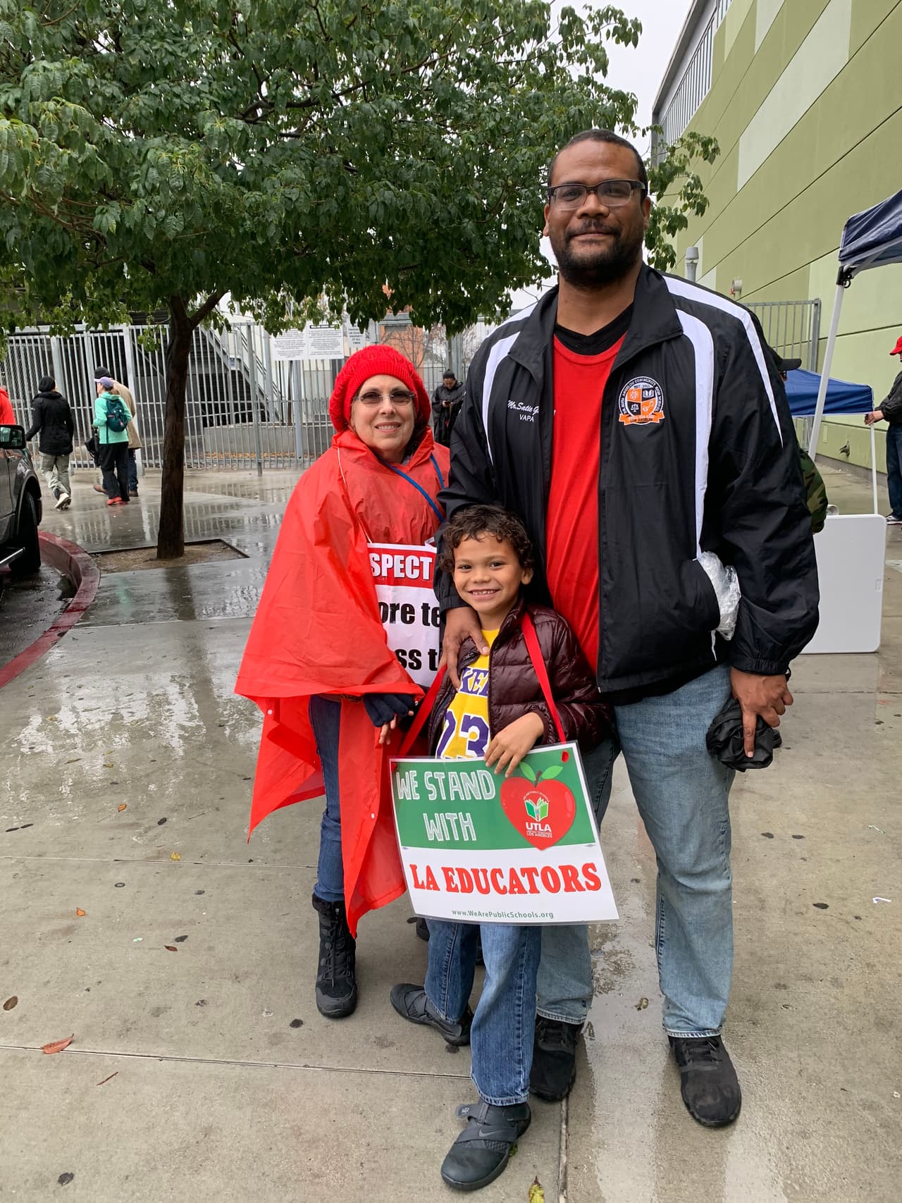 Sus mayores demandas incluyen la contratación de psicólogos, bibliotecarios, enfermeras y otro personal de apoyo, así como reducir el número de los estudiantes de las clases.