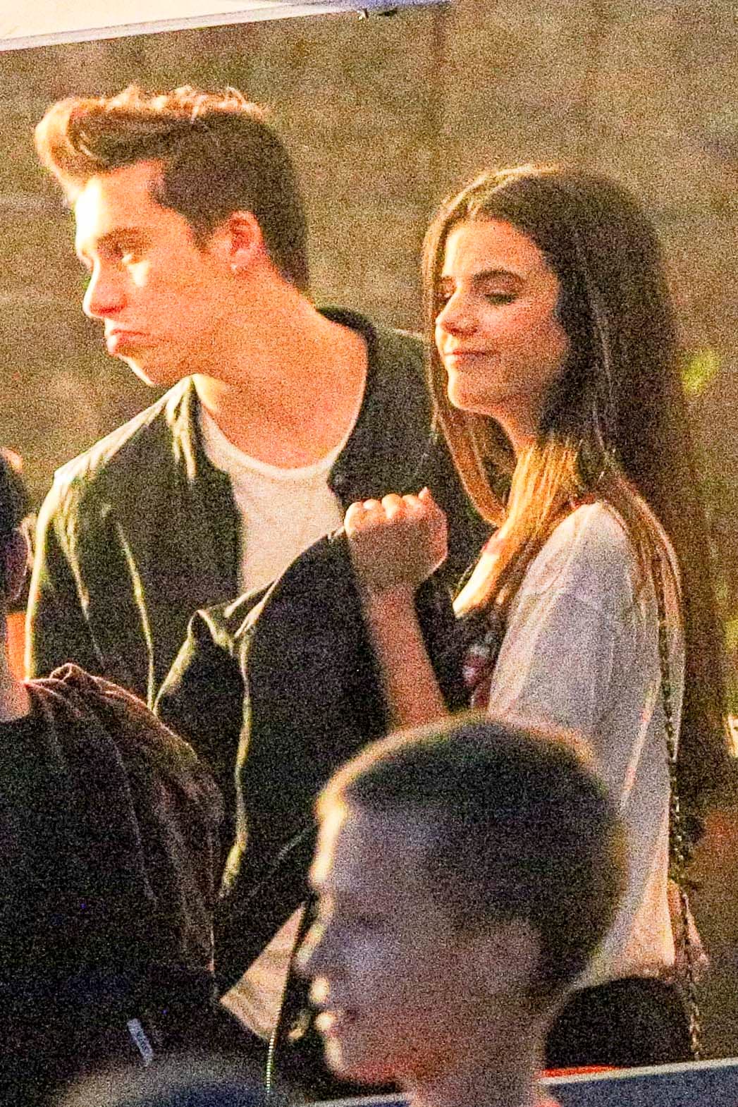 Se le ve muy feliz con su galán.