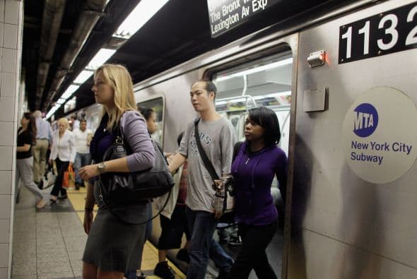 El metro funcionaba casi normalmente en la mañana del lunes, un gran alivio para los millones de pasajeros que los utilizan a diario. También los autobuses circulaban con normalidad.