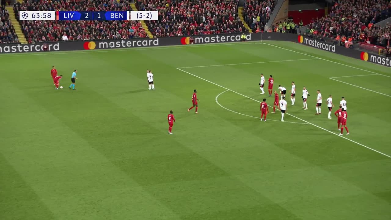 ¡GOL!  anota para Liverpool. Roberto Firmino