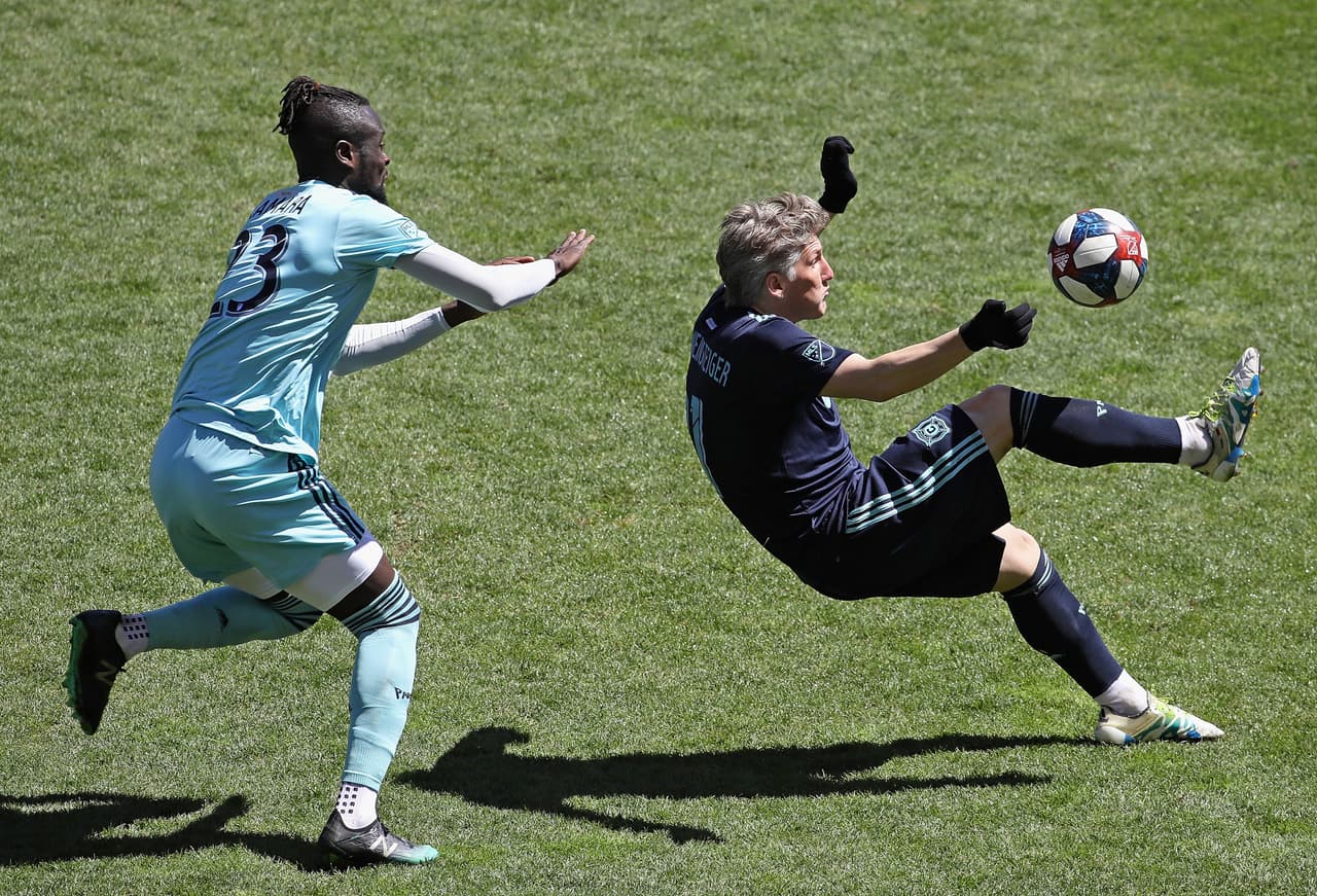 El mediocampista alemán no clasificó con su equipo para la etapa de los playoffs y decidió hacer público su adiós al futbol.