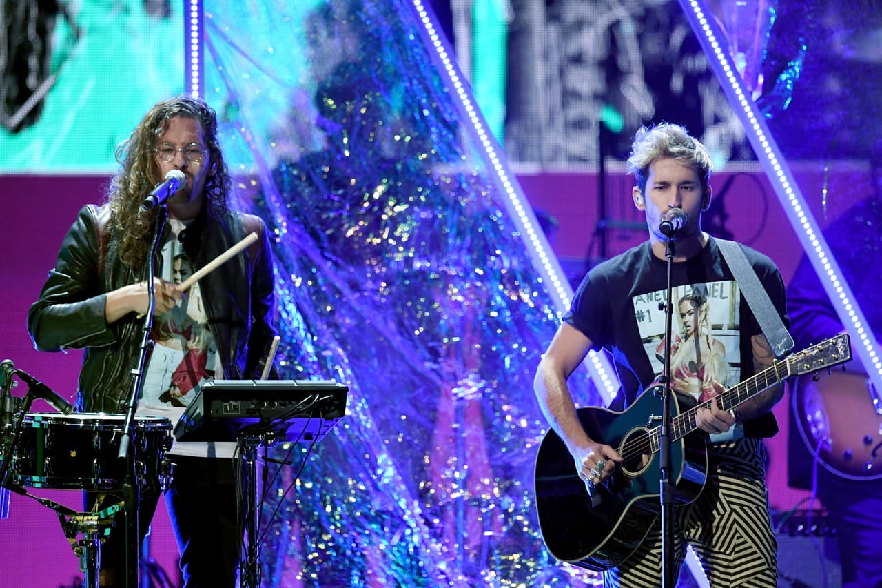 <br>El dueto Mau y Ricky actuarán en este evento gratuito que recaudará donaciones por internet para Venezuela. Los cantantes están nominados también en tres categorías de Premio Lo Nuestro.
<br>