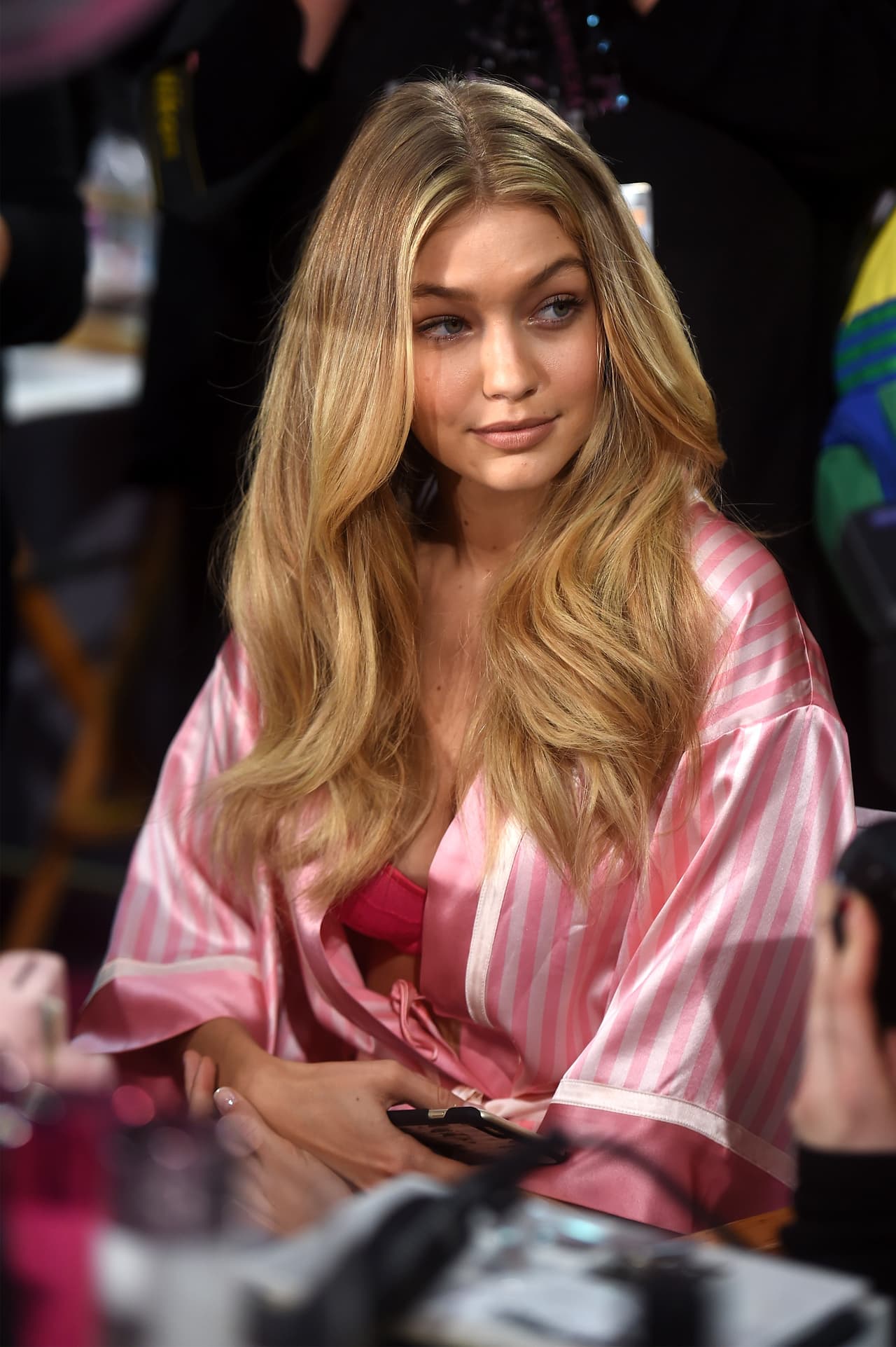 Los fotógrafos acompañaron a todas las chicas en backstage.