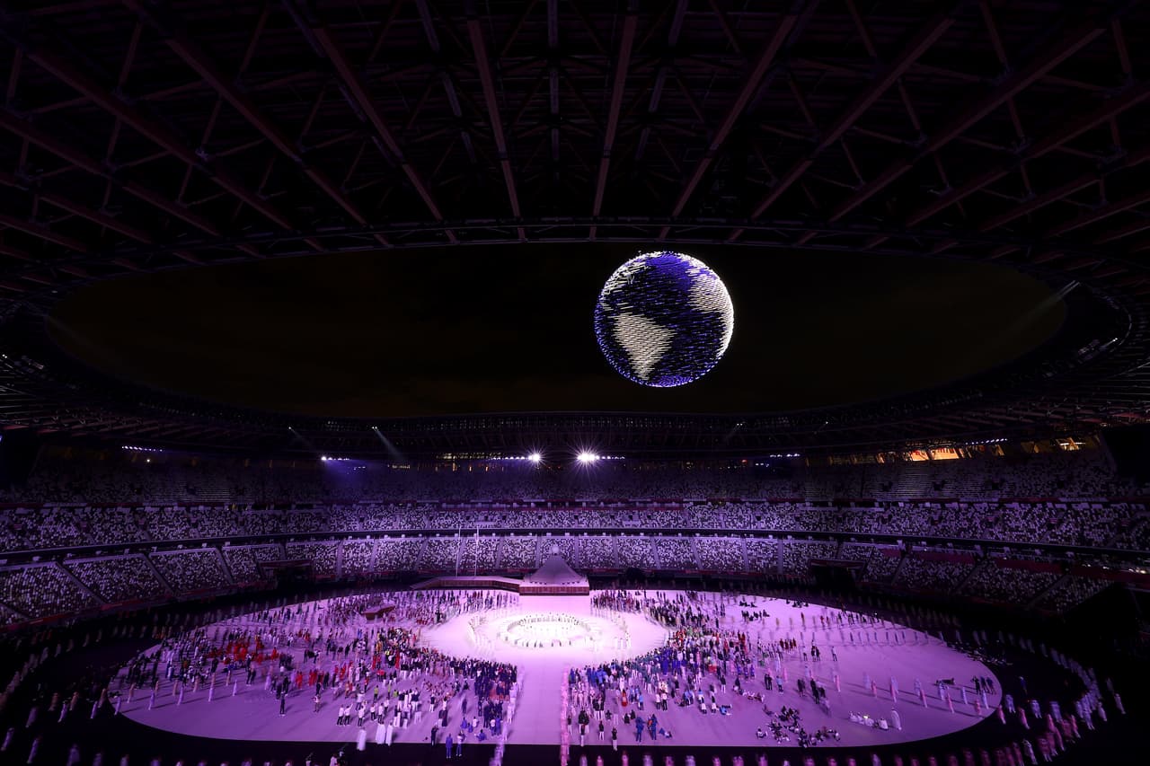 El mundo sobre el estadio olímpico de Tokyo bajo las notas de Imagine fue uno de los momentos más emotivos en la ceremonia.