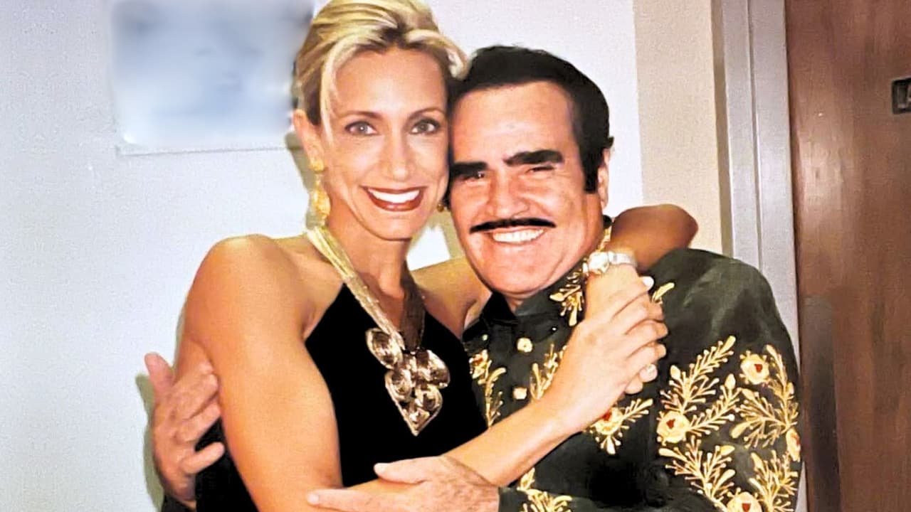 Lili Estefan recuerda la vez que se llevó un beso de Vicente Fernández