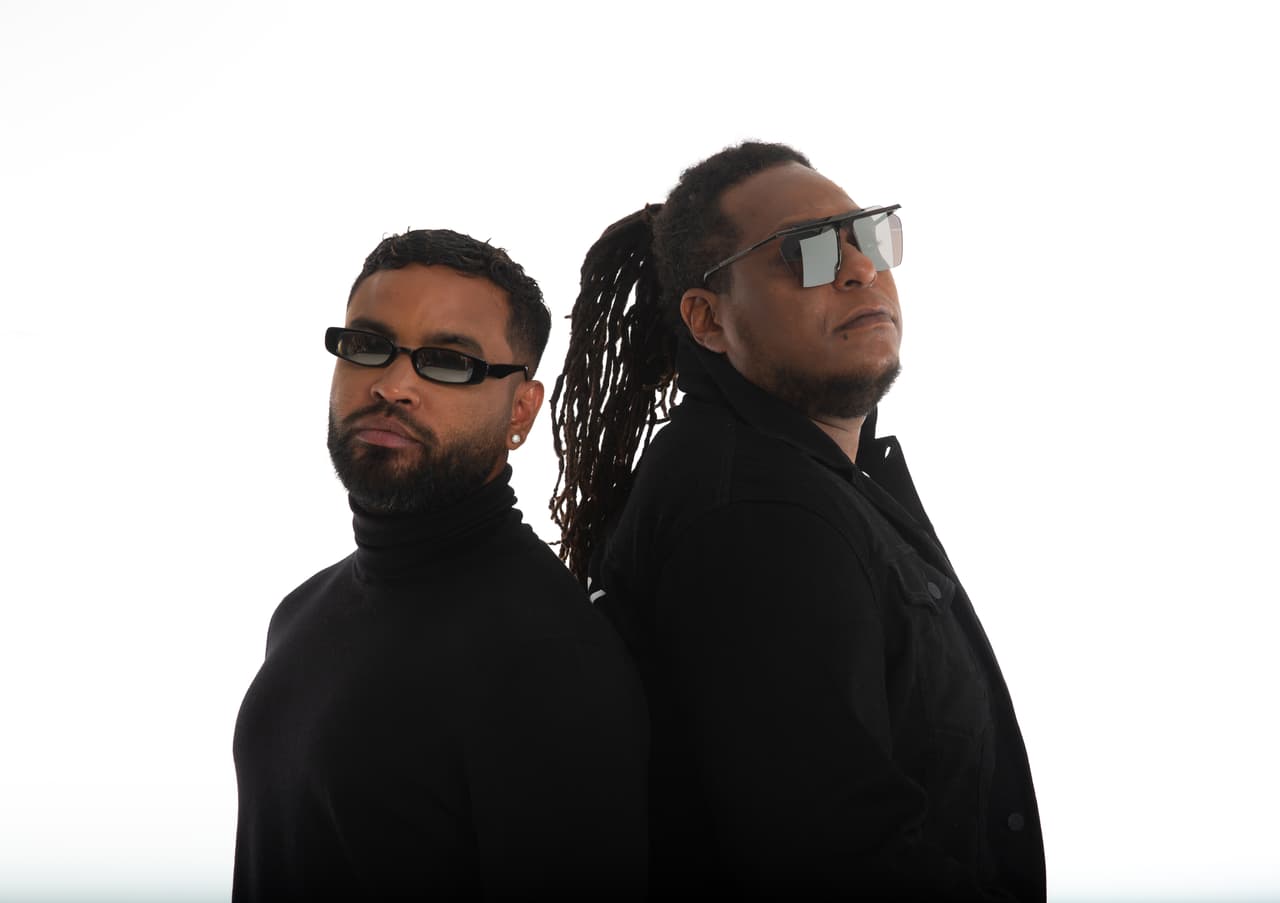 Este sorprendente elenco será complementado por
<a href="https://www.univision.com/musica/zion-lennox-ritmo-reggaeton-y-power-fotos"><b> Zion y Lennox.</b></a> ¿Será que interpretarán 
<a href="https://www.youtube.com/watch?v=0XElmYomloA"><b>'La player',</b></a> el éxito que ya acumula más de 151 millones de vistas en YouTube?