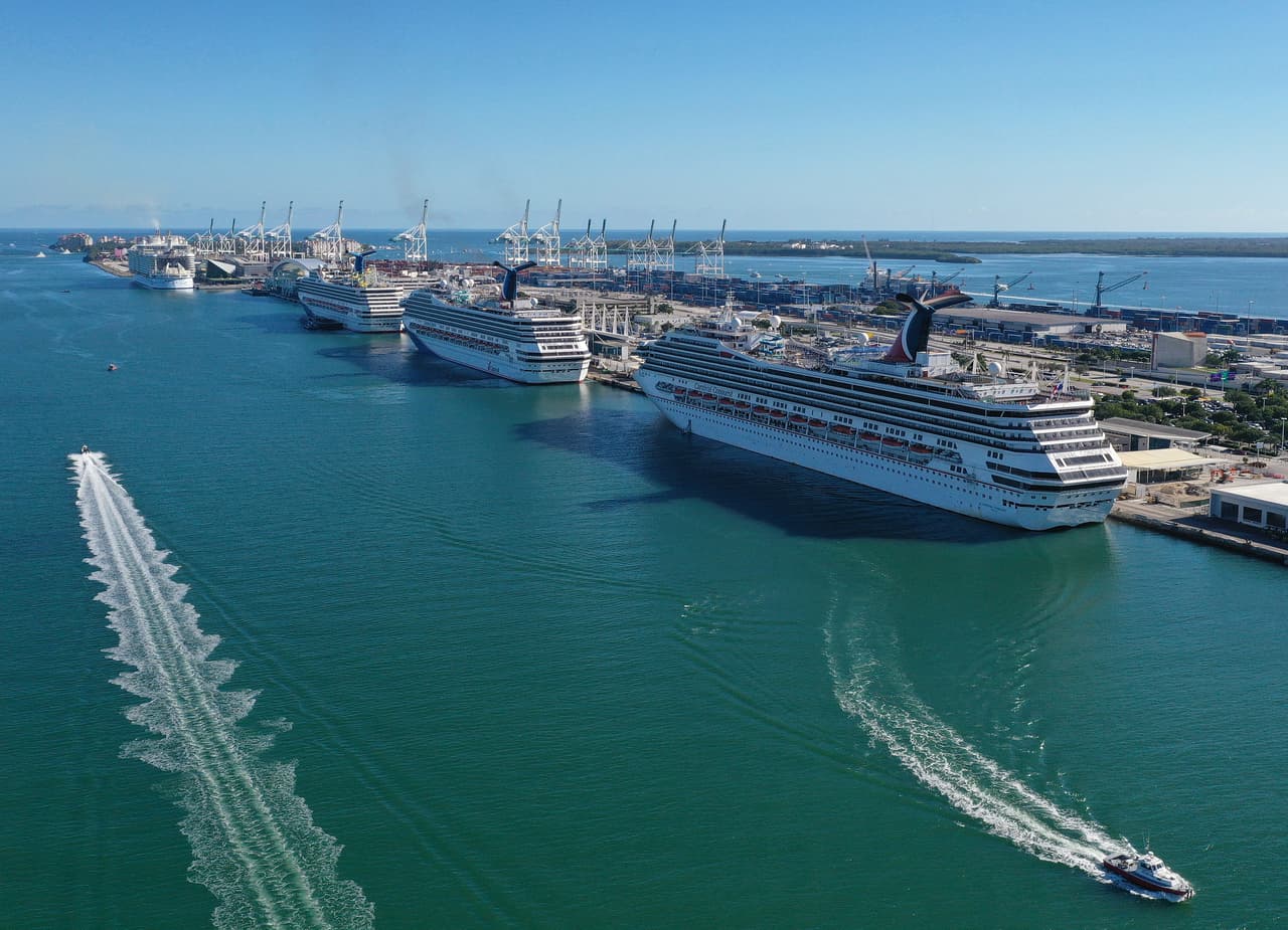 Las principales empresas de cruceros en los Estados Unidos anunciaron cambios en sus medidas para prevenir el covid-19, a partir del próximo mes de septiembre.
<br>