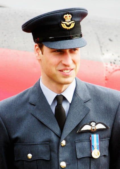 Su relación se consolidó en abril de 2008, cuando Kate acompañó al príncipe William a su 
<b>g</b>raduación como piloto de aviación del
<b> <a href="https://www.raf.mod.uk/our-organisation/stations/raf-college-cranwell/" target="_blank">Royal Air Force College Cranwell</a>. </b>