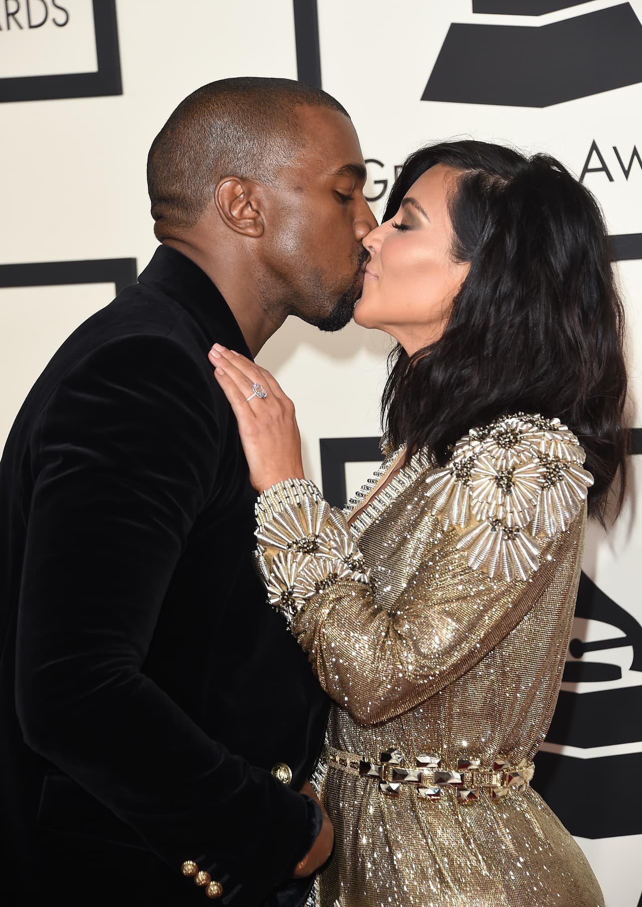 Así que esta bella pareja ha dado luz verde para concebir tercer integrante de la familia West Kardashian con ayuda de una madre de alquiler.