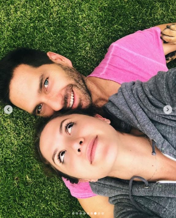 <b><a href="https://www.univision.com/series/la-piloto/arap-bethke-niega-haber-dejado-a-gaby-espino-por-ivana-de-maria">Arap Bethke e Ivana de María se conocieron y enamoraron mientras grababan La Piloto </a></b>( 2017), serie que el keniano protagonizaba junto con Livia Brito.