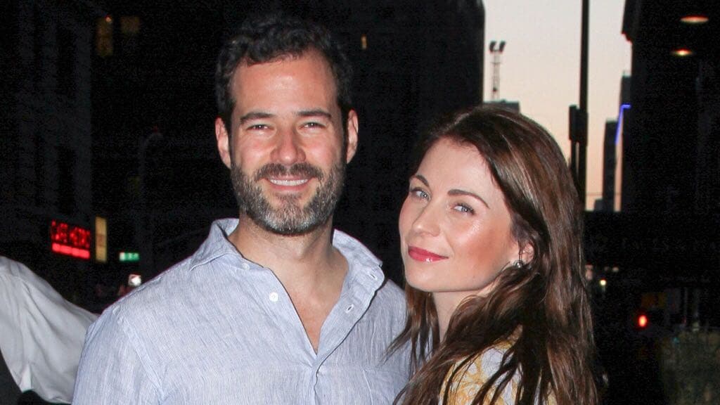 Así apoya Ludwika Paleta a su esposo, que alegan es cómplice del jefe de una secta sexual