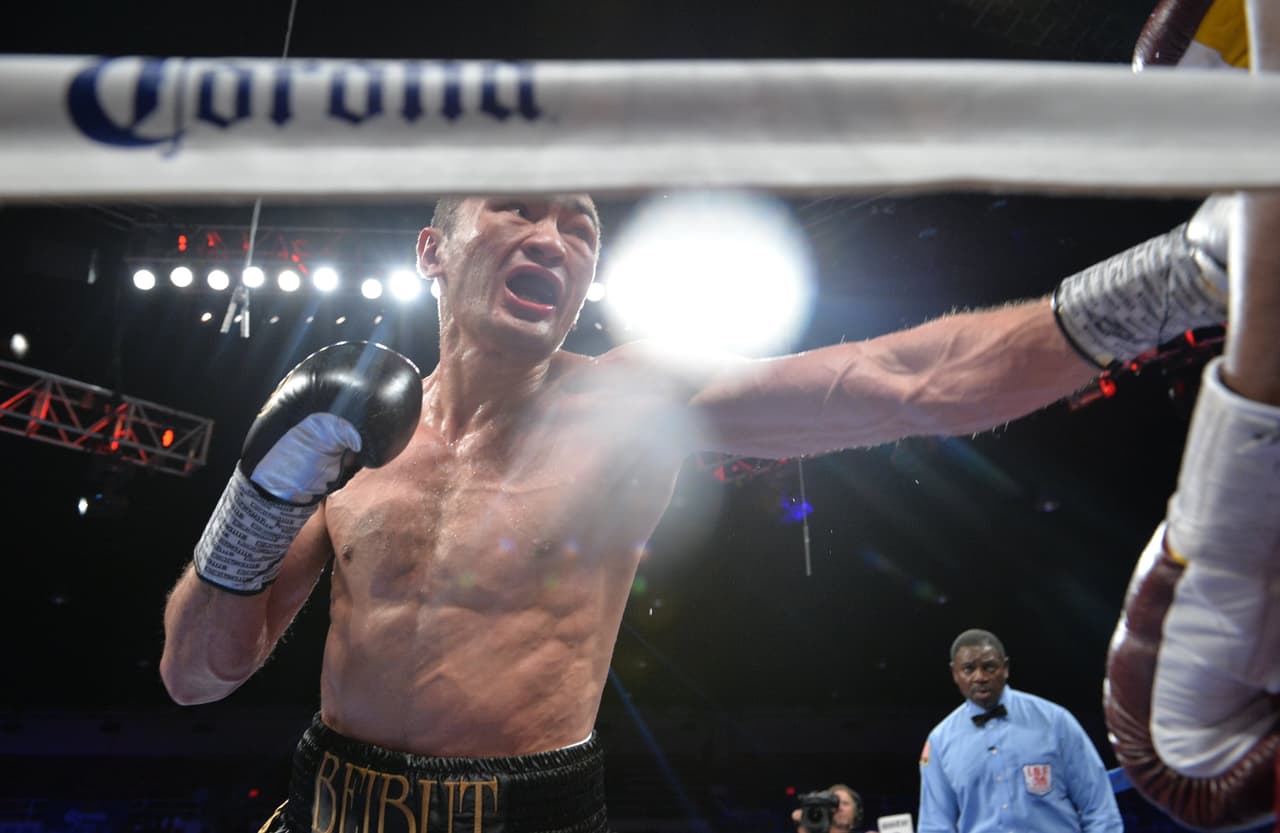 Beibut Shumenov conquistó título interino crucero AMB