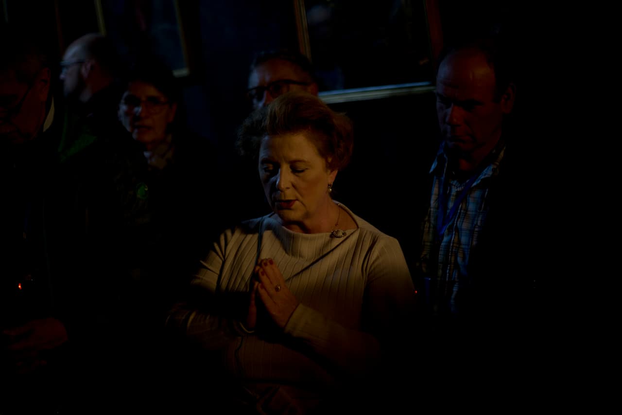 Pierbattista Pizzaballa, administrador apostólico del patriarcado latino de Jerusalén, celebrará la misa del gallo en la Iglesia de Santa Catalina, contigua a la basílica. Se espera que asista el presidente palestino Mahmud Abas. Peregrinos cristianos rezan en la gruta de la Iglesia de la Natividad.