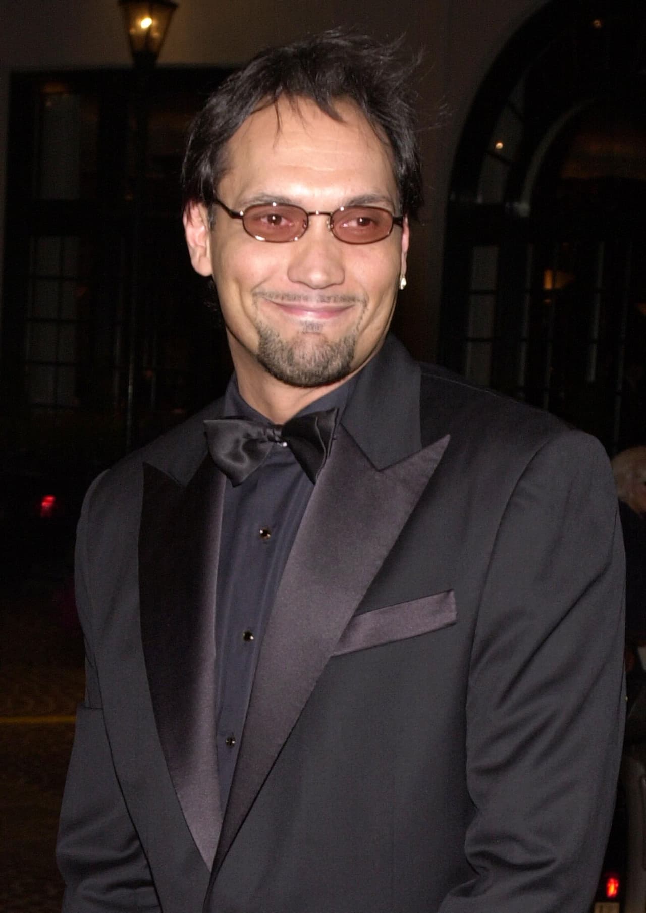 Jimmy Smits ha presentado los Latin GRAMMY en tres ocasiones, en el 2000, 2001 y 2002.