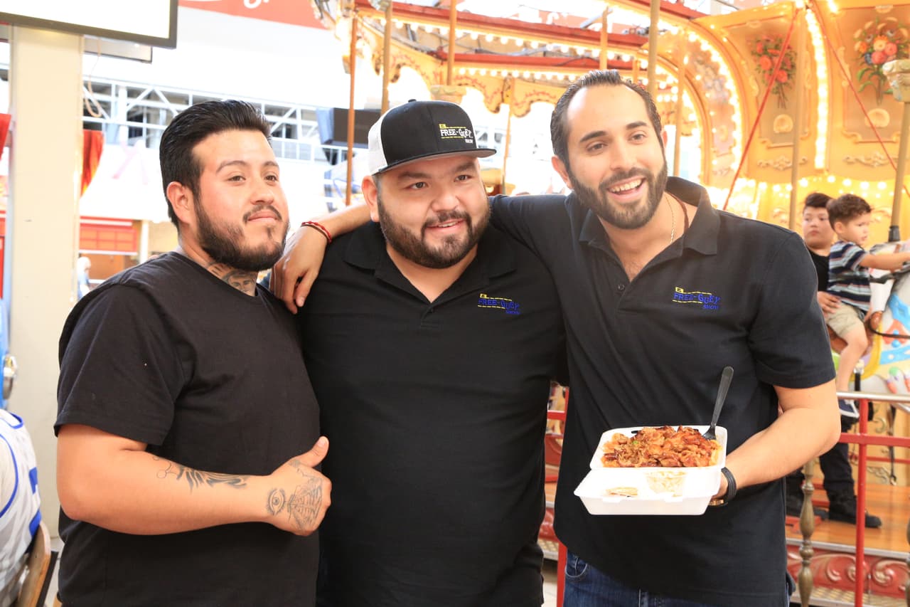 Los tres locutores se fueron a las calles de Dallas y tuvieron la oportunidad de conocer algunos de sus seguidores.