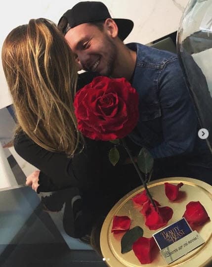 Y compartió más fotografías del especial momento donde ambos lucen muy cariñosos.