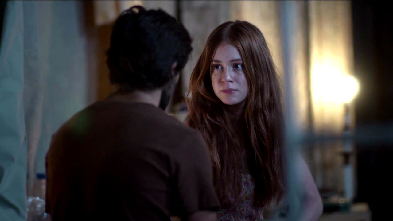 Al poco tiempo de conocerse, Jonathan se llevó a Eliza a un auto cinema abandonado, donde vivieron juntos por un tiempo.