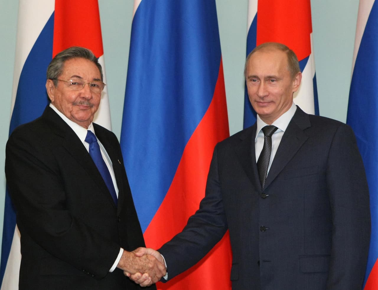 Raúl Castro devolvió a Putin la visita a Cuba en febrero de 2009, cuando visitó Moscú durante una semana en la que ambas naciones se comprometieron a relanzar sus relaciones "estratégicas". (Foto: Alexey Nikolsky / AFP / Getty Images).