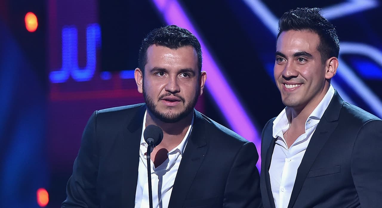 Quién está dando de que hablar es Edén Muñoz, el vocalista de 'Calibre 50', que con su carisma se está robando muchos corazones.