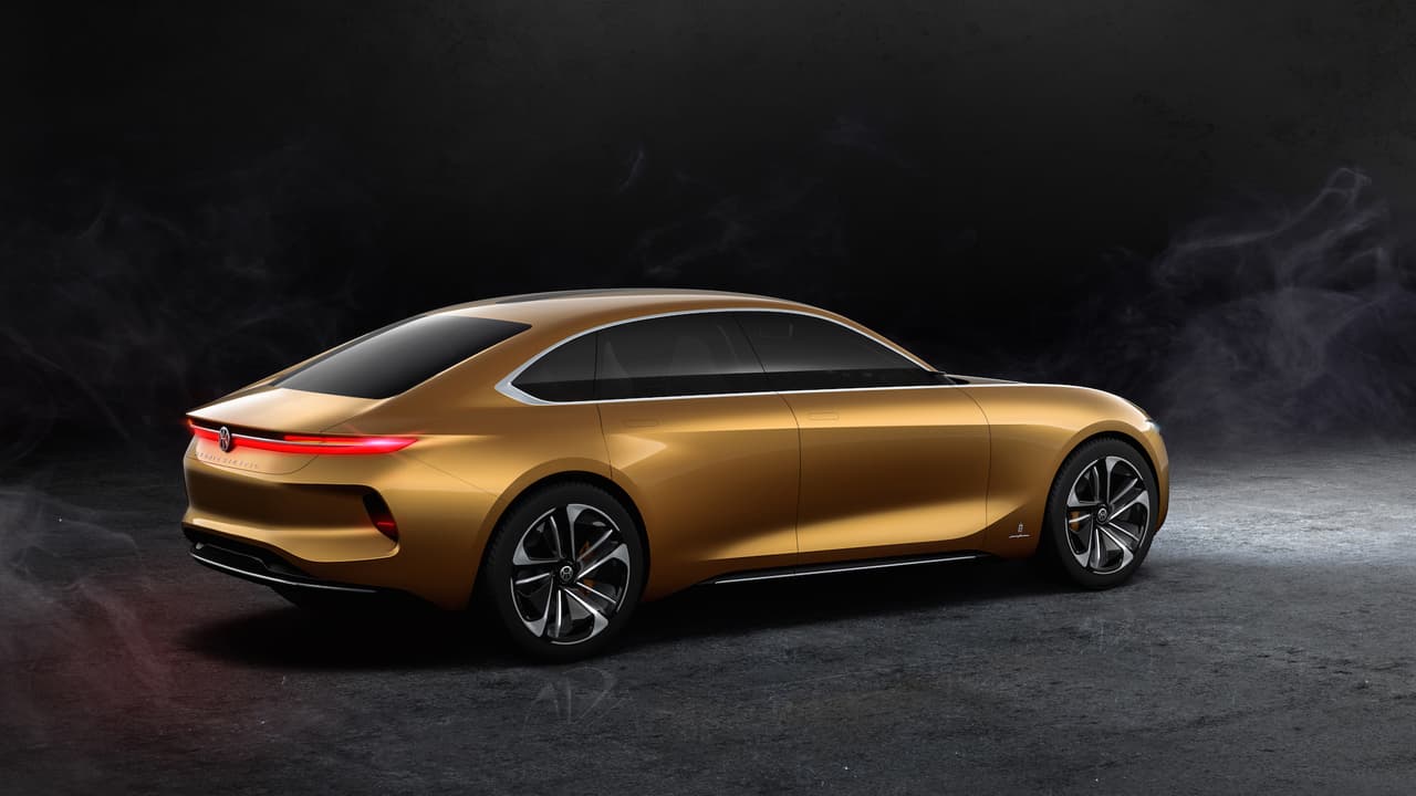 Los números apuntan a que logra el 0 a 60 mph en 4.5 segundos. Los modelos desarrollados por Pininfarina Hybrid Kinetic utilizan baterías con 50,000 ciclos de vida útil.