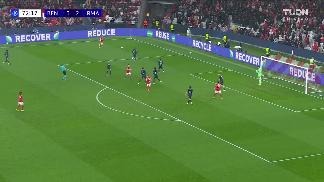 ¡TIRO ATAJADO! disparo por Gianluca Prestianni.