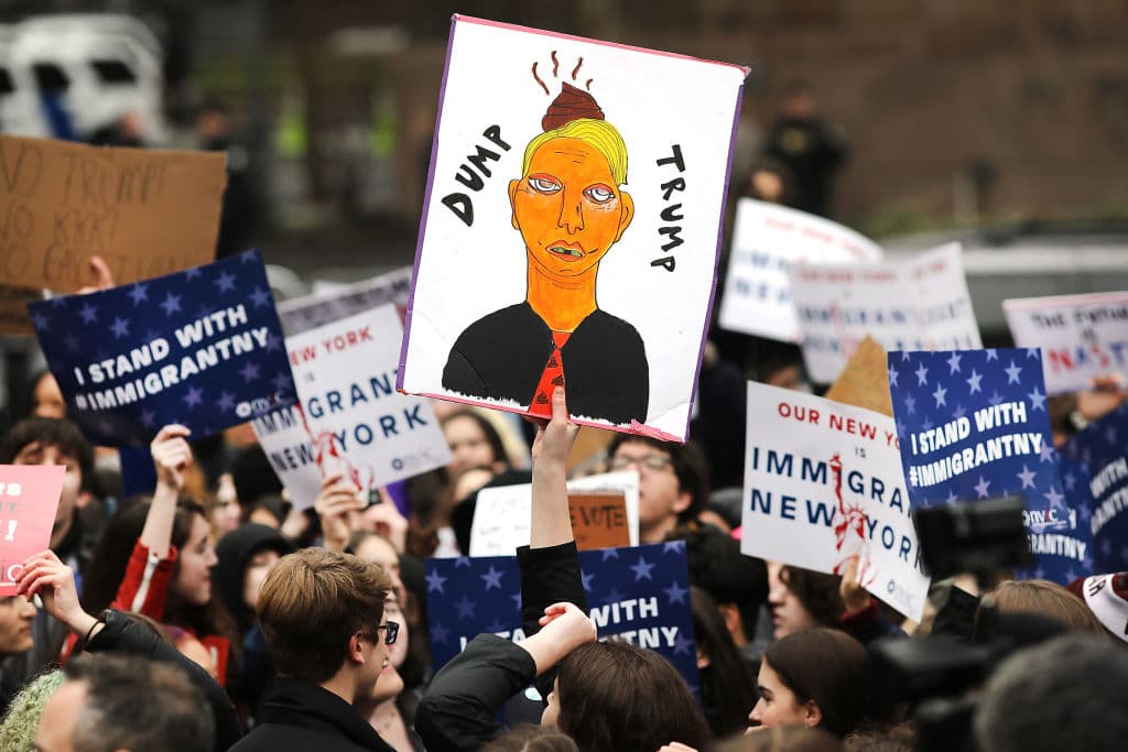 La manifestación ocurrió antes que un tribunal de apelaciones llevara a cabo una vista para decidir si el bloqueo de la orden ejecutiva del presidente Donald Trump entra en vigencia otra vez.