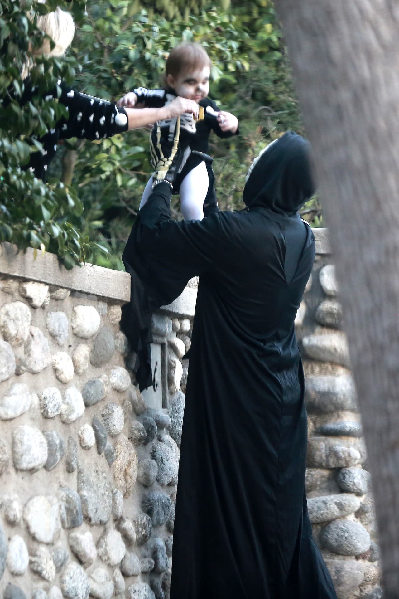 Y nos dejaron ver por primera vez a su bebé.