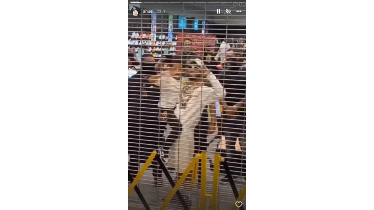 Anuel AA con su hijo Pablo.