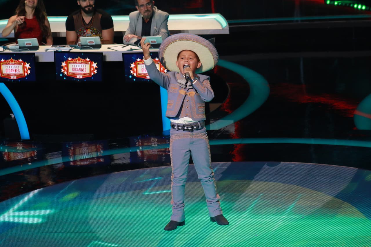 Rodrigo Pérez 'Canelito' de 10 años se midió en un duelo de canto.