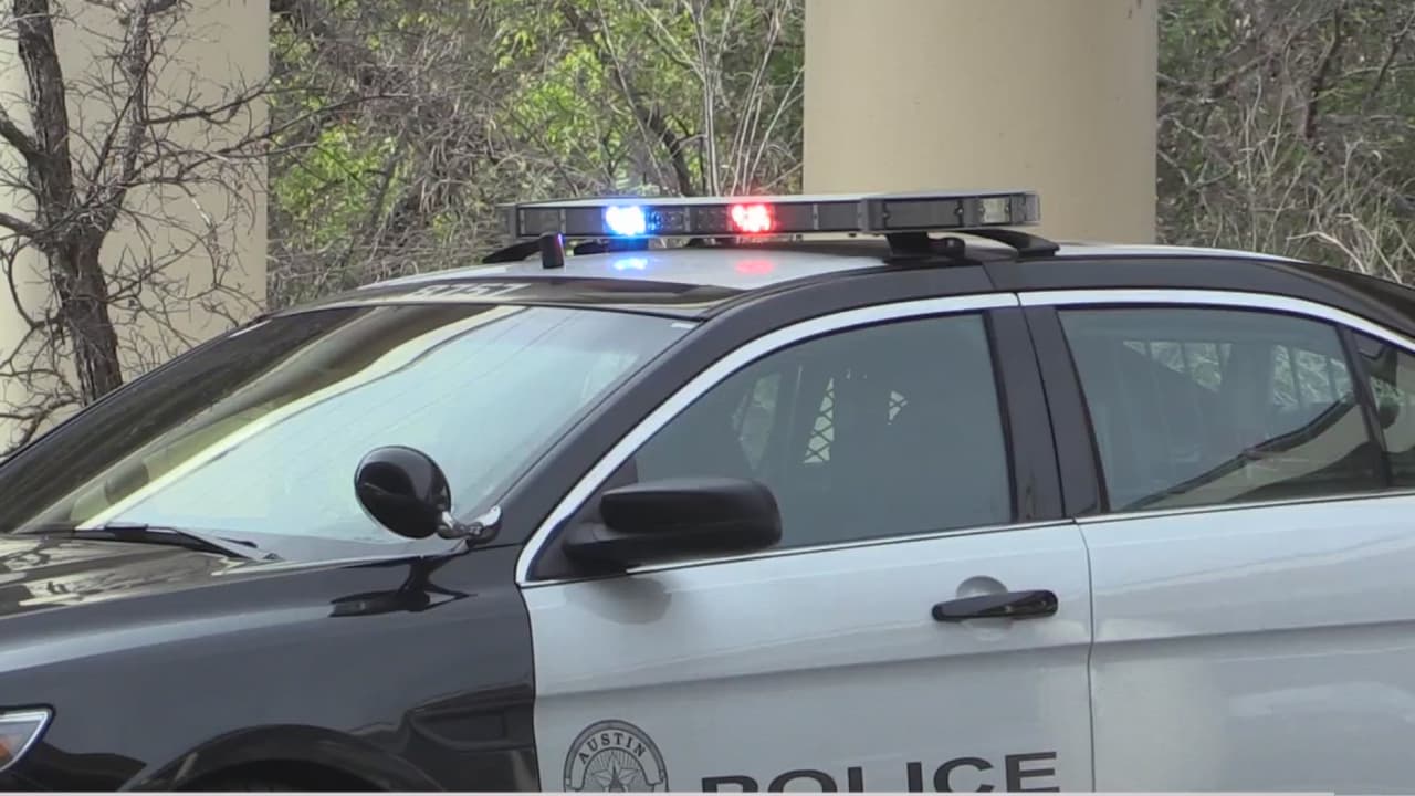 Por medida de precaución, el equipo SWAT del Departamento de la Policía de Austin llegó a la escena.