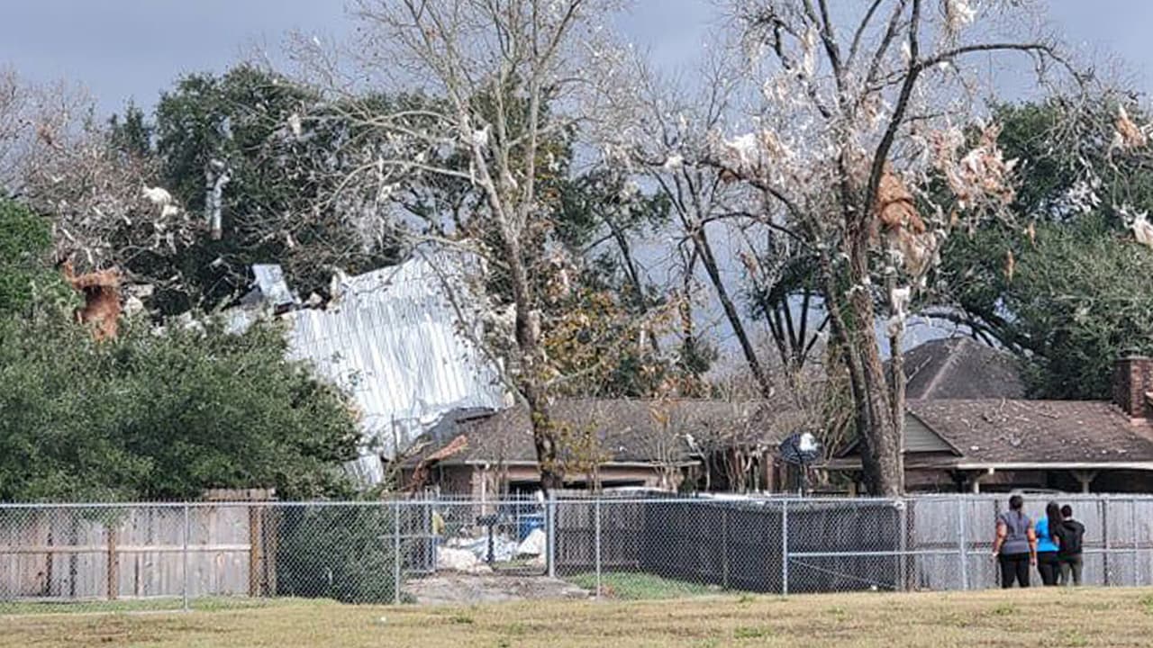 En el 
<a href="https://www.univision.com/local/houston-kxln/autos-quedan-varados-en-medio-de-la-i-10-katy-freeway-por-inundaciones-en-houston-video">oeste de Houston</a> hubo un acumulado más de 4 pulgadas de agua.