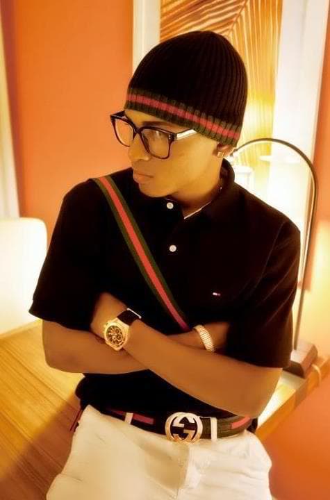 Casi de inmediato la fama y el reconocimiento llegaron a la vida de ‘El Negrito de Ojos Claros’, quien en 2015 logró colocar varios de sus temas en el gusto del público. Así sucedió con ’Si tu Marido no te Quiere’ y ‘No Quiere Enamorarse’.