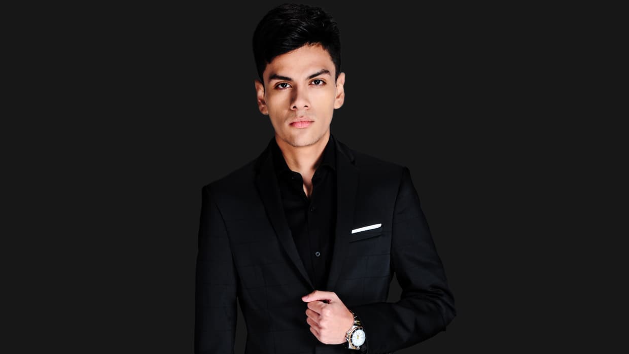 Virlán García es otro talentoso intérprete con logros muy importantes en el género de los corridos.