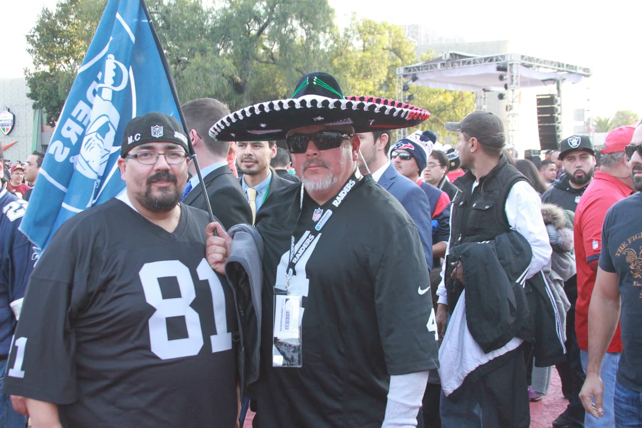 Miles de aficionados y apasionados de la NFL se dieron cita en el estadio Azteca para presenciar el duelo de Monday Night entre Raiders y Texans.
