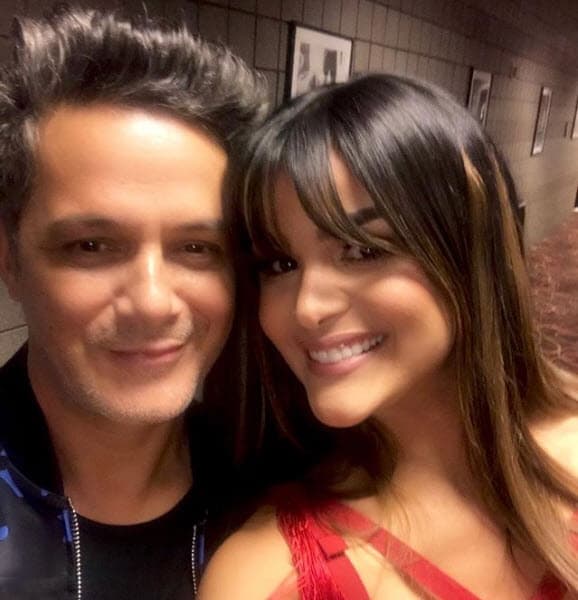 ¿Qué tal esta selfie con Alejandro Sanz?, uno de los máximos intérpretes de España.