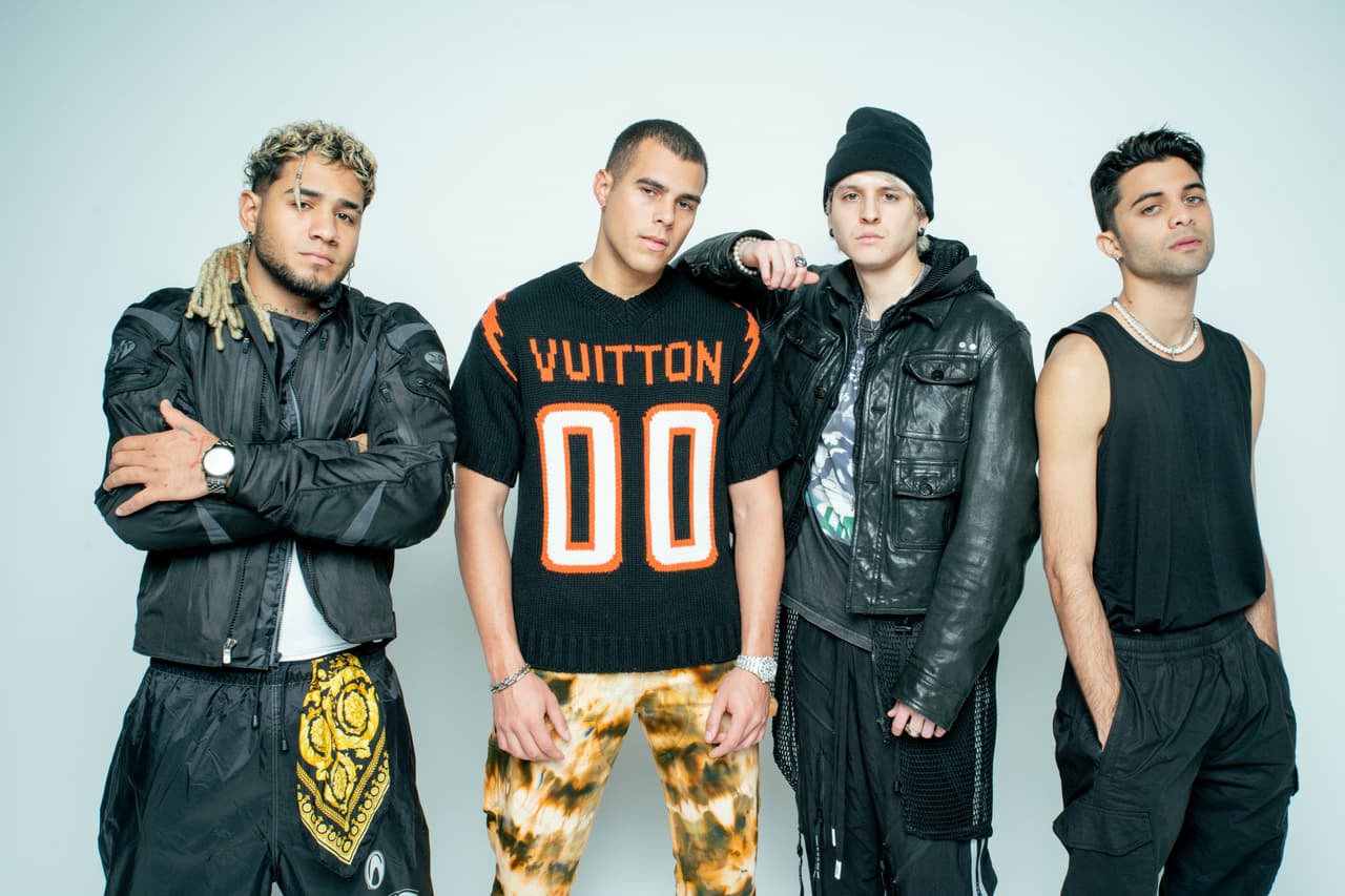 <h3 class="cms-H3-H3"><b>CNCO</b></h3>
<br>Los chicos de esta agrupación están listos para prender el escenario y complacer a sus fans con el estreno de un nuevo sencillo. CNCO han sido ganadores de seis Premios Juventud. En esta edición están nominados en las categorías Mejor Fandom y Grupo o Dúo Favorito del Año.