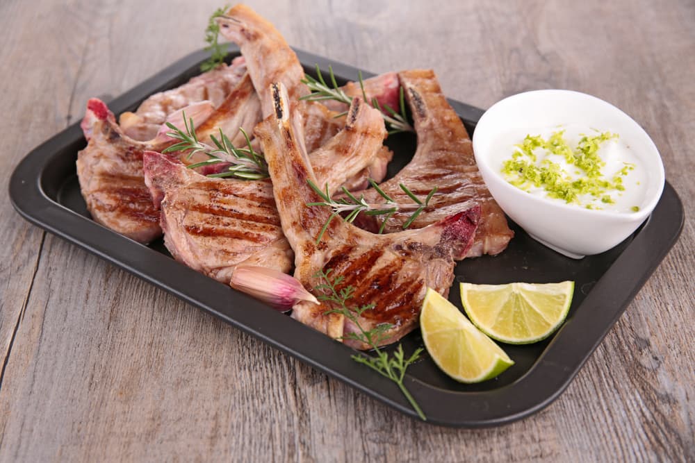 Es mejor que las sirvas calientes, de esta manera vas a hacer que todos tus seres queridos tengan una sensación única junto a la salsa fría de yogur de menta.