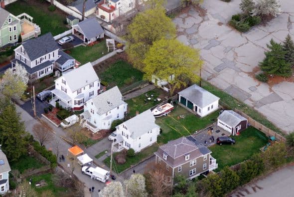 Otro vecino, Greg Turner, no salía del asombro tras lo ocurrido en la calle habitualmente tranquila. "Las bombas (que estallaron en el maratón), ya habían sido un shock. Pero lo que pasó aquí es increíble", dijo.
