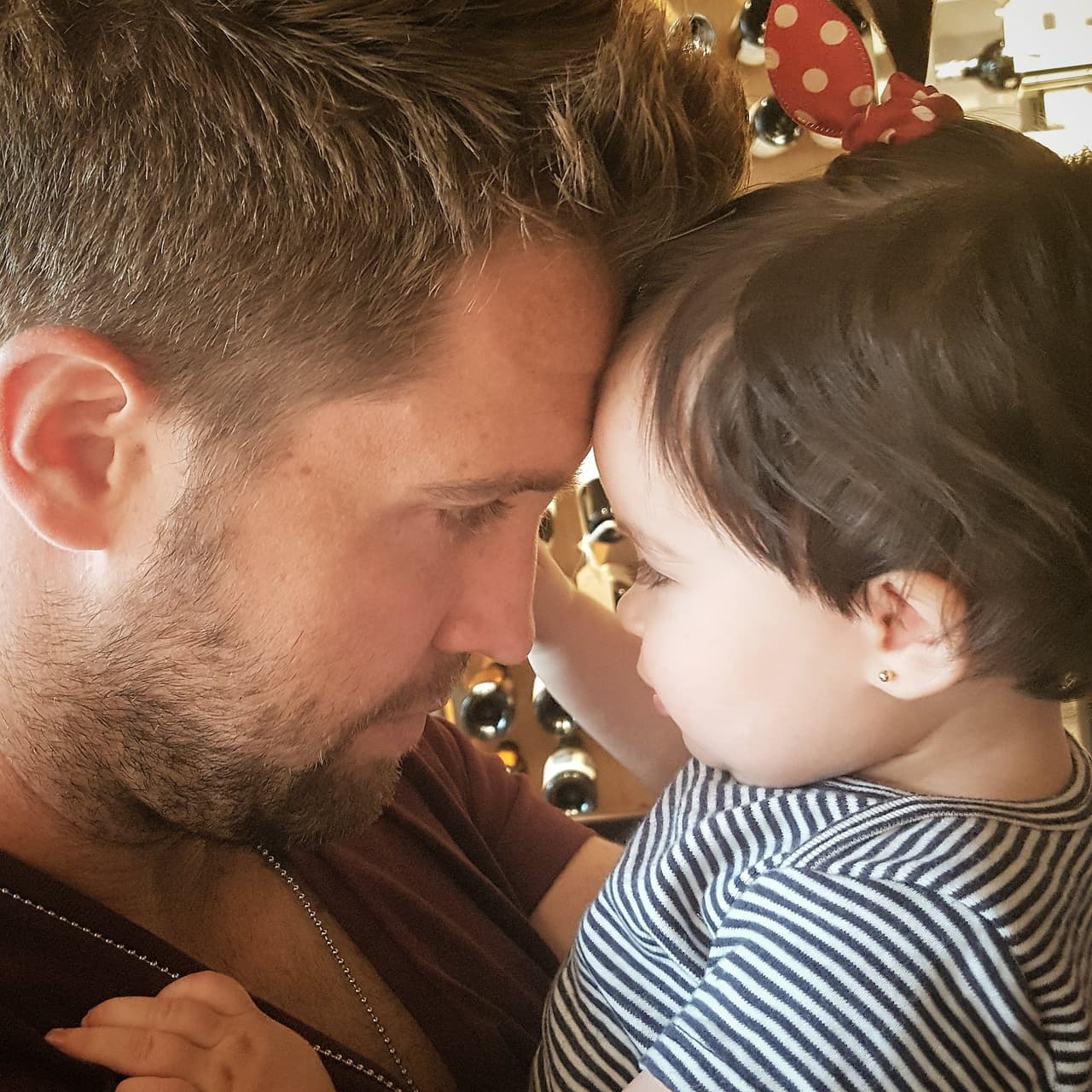 Es un papito muy guapo y consentidor.