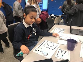 La escuela primaria Lincoln en el suburbio de Cicero ya cuenta con su propio laboratorio “STEAM” que son las siglas en inglés para aquellas carreras que se especializan en las ciencias, tecnología, ingeniería, arte y matemáticas.