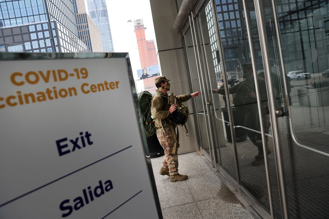 Los datos de la ciudad muestran que un total de 876,550 dosis han sido entregadas a la ciudad de Nueva York hasta el momento. De esas, unas 455,737 dosis han sido administradas.