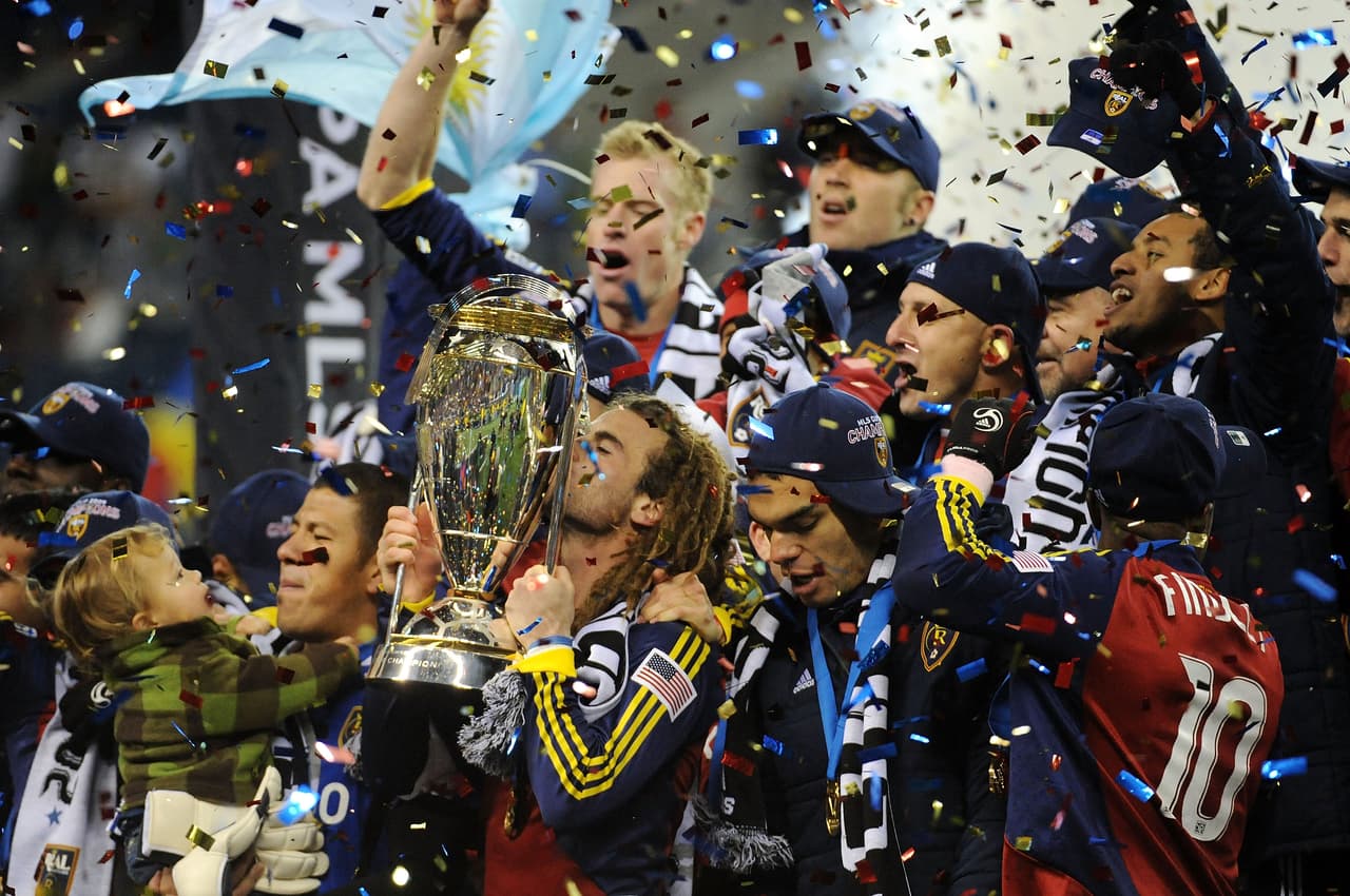 Mientras tanto, Real Salt Lake se convirtió en un favorito sobre el final de la década, derrotando al Galaxy de David Beckham y Landon Donovan para hacerse a la MLS Cup en 2009.
