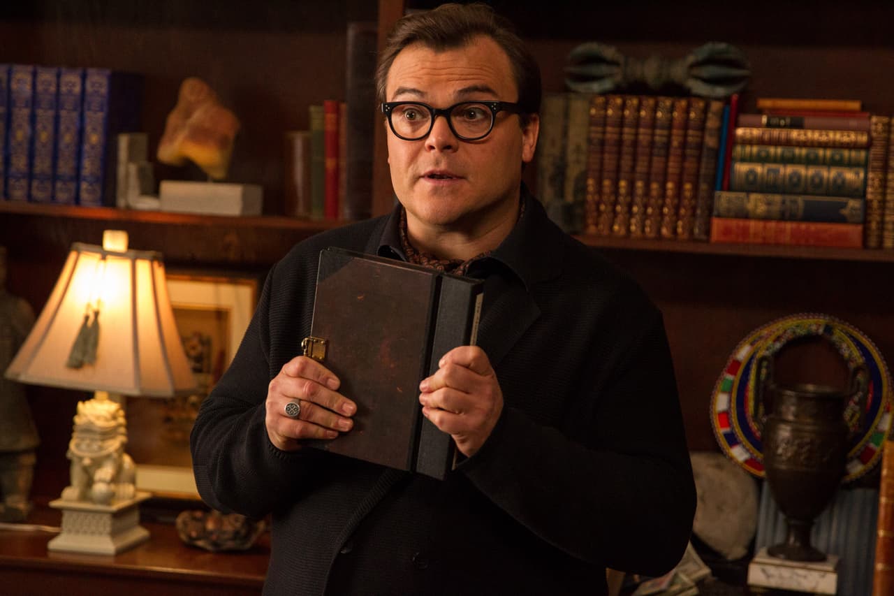 Jack Black interpreta al autor de novelas de terror R.L. Stine en la película “Goosebumps” en una fotografái sin fecha proporcionada por Columbia Pictures. (Hopper Stone, SMPSP/Columbia Pictures via AP)
