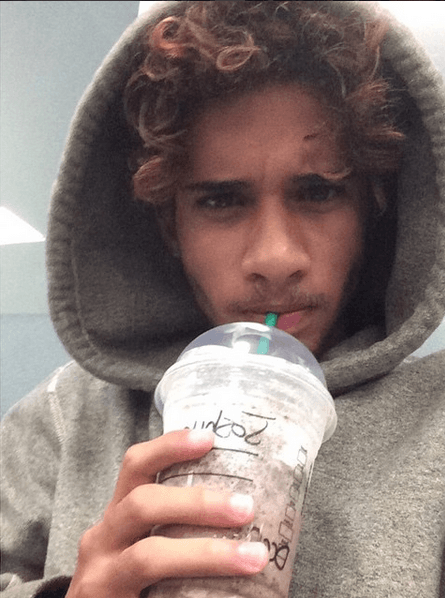 Fun Fact: Joshua ama los Frappuccinos, y su filtro preferido para las selfies es el black and white.