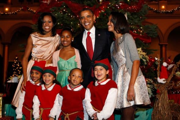 El presidente Barack Obama y su familia asistieron el domingo a un concierto navideño que este año incluyó un espectáculo nada tradicional: una actuación del rapero surcoreano y sensación en internet PSY, informó The Associated Press.