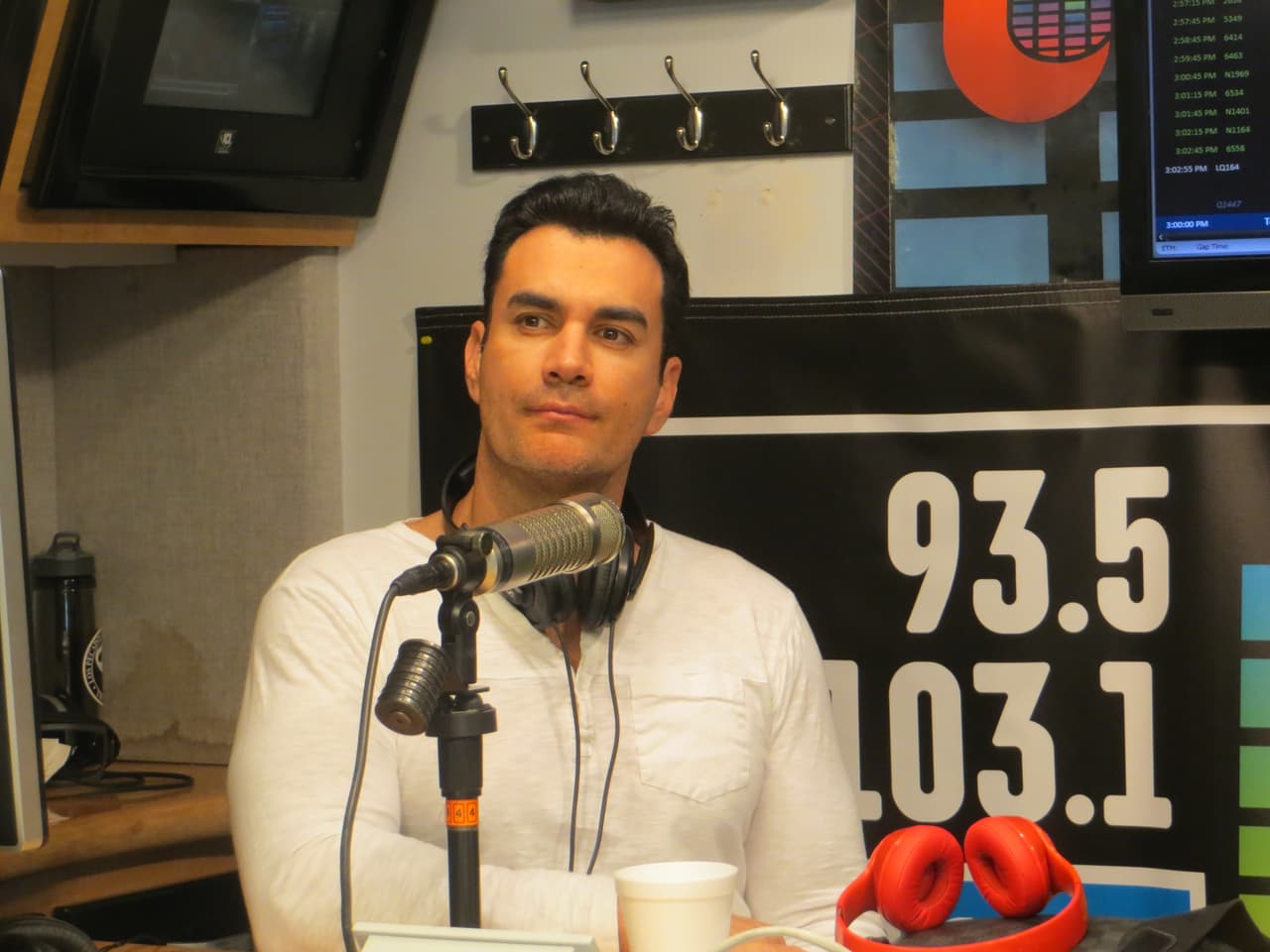 Y que aunque a veces en las telenovelas usan apuntador, él siempre estudia sus diálogos.