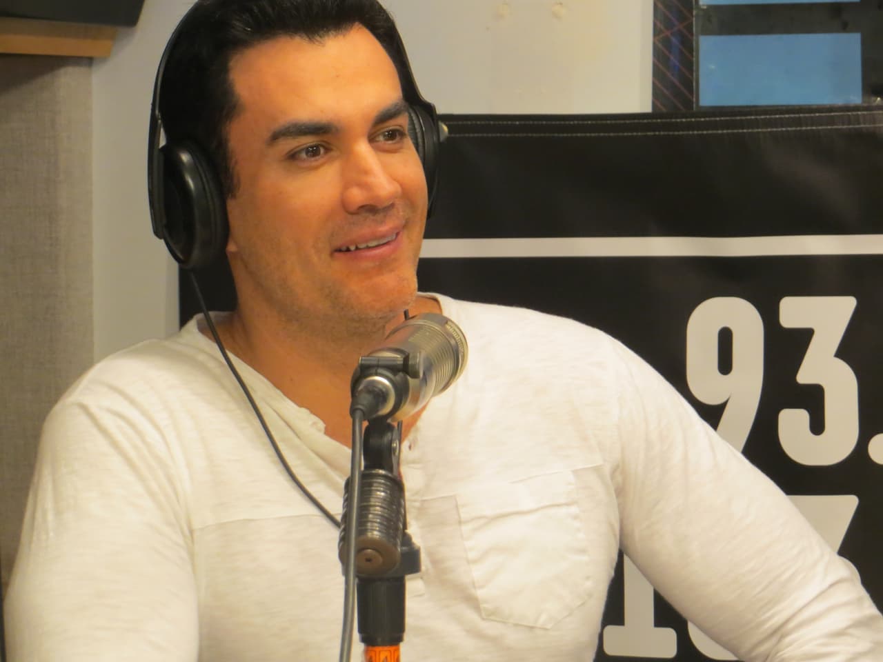 El galán sonorense contó que para prepararse para su nuevo papel ha estado estudiando por dos meses.