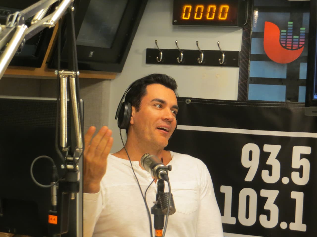 David habló de su nuevo vídeo, pero se refirió al nuevo video musical de su nuevo sencillo "Por Ti".