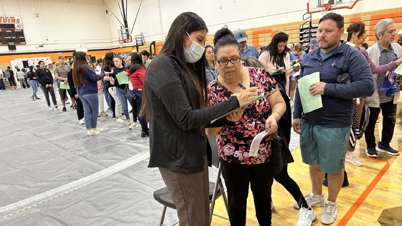 ¡Nuestra Feria de Salud y Bienestar Univision Arizona Contigo 2023 fue un gran éxito! Gracias a su apoyo cientos de familias recibieron muchos servicios de salud sin costo alguno.